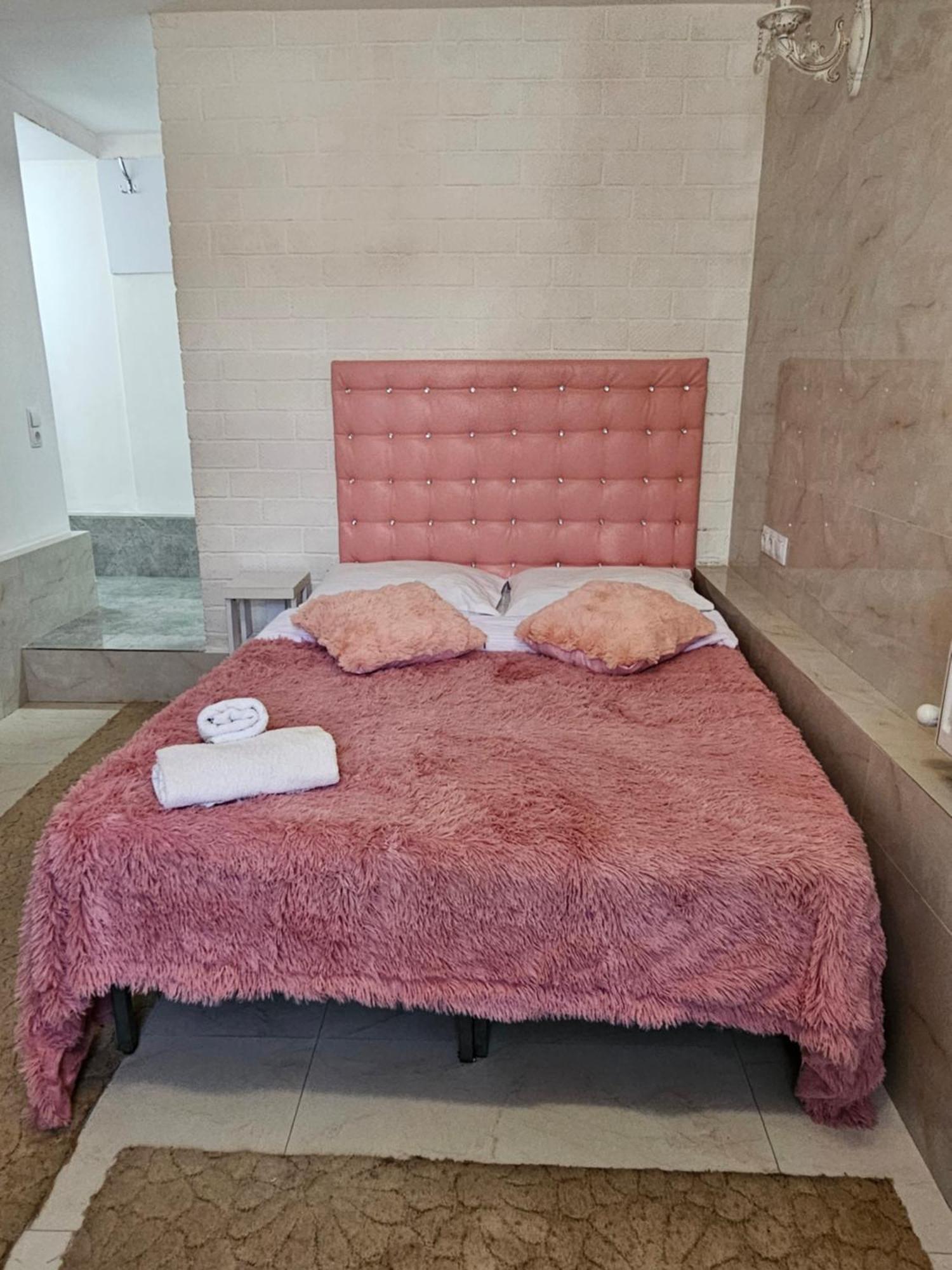 Rose Studio Chişinău Esterno foto